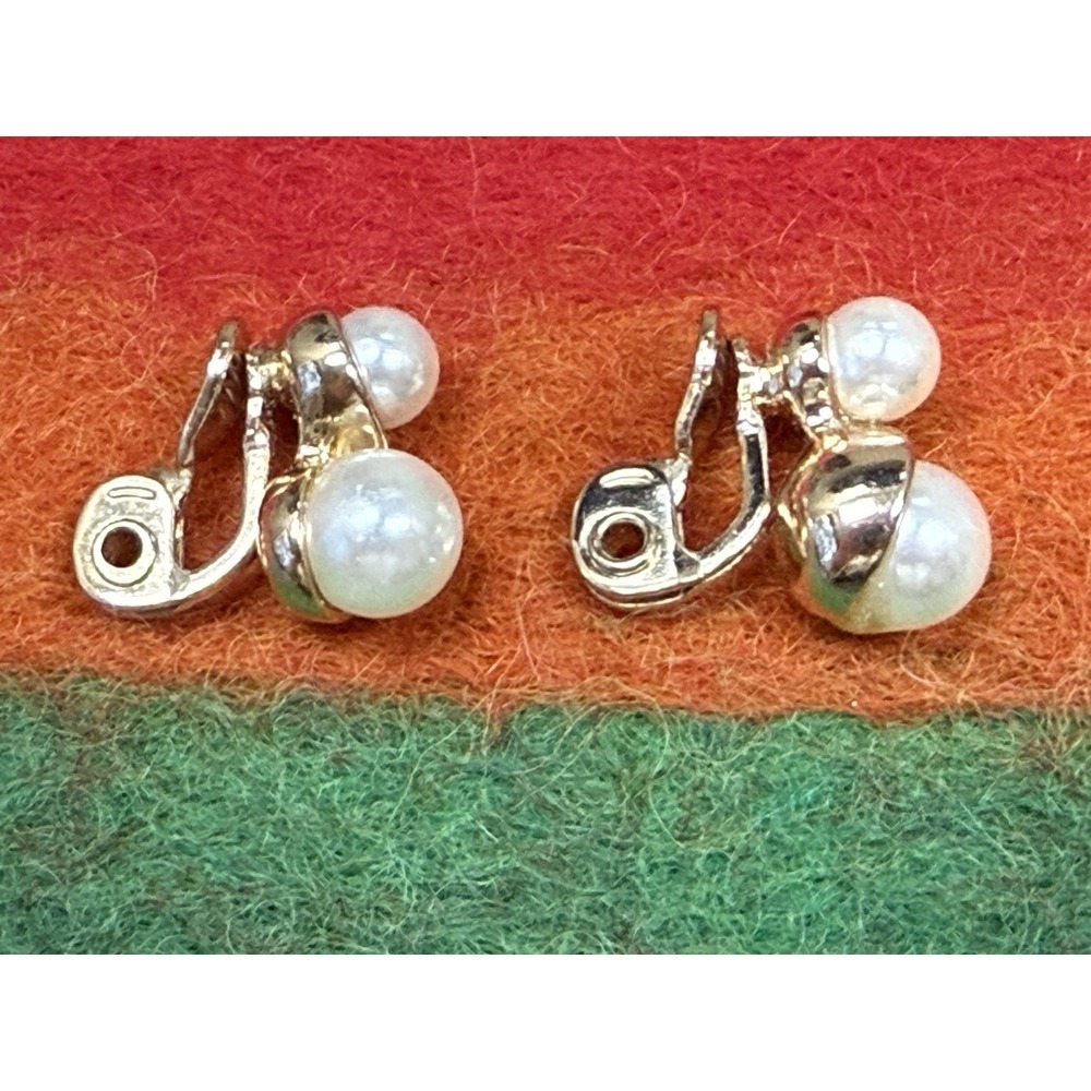 VTG Faux Pearl Clip On Earrings Gold Tone Swirl Mid Century MCM Costume Bridal - Picture 7 of 8